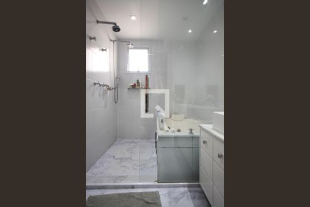 Apartamento à venda com 300m², 3 quartos e 2 vagasBanheiro suíte 1