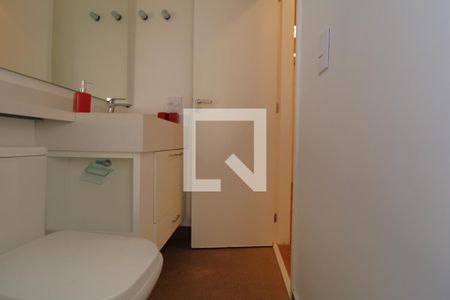 Banheiro da suíte de casa de condomínio à venda com 3 quartos, 91m² em Usina Piratininga, São Paulo