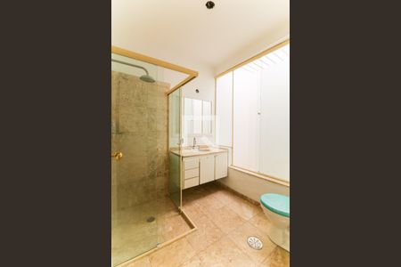 Casa à venda com 349m², 3 quartos e 2 vagasBanheiro da Suíte 2