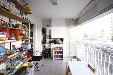 Varanda de apartamento à venda com 3 quartos, 127m² em Vila Firmiano Pinto, São Paulo