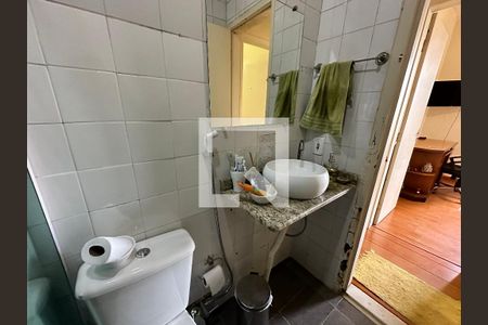 Banheiro de apartamento à venda com 2 quartos, 58m² em Colégio Batista, Belo Horizonte