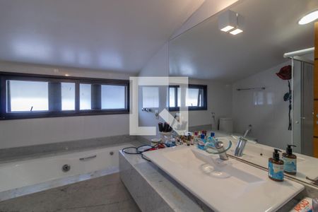 Casa de condomínio para alugar com 140m², 3 quartos e 1 vagaSuíte 1 (Master ) - Banheiro