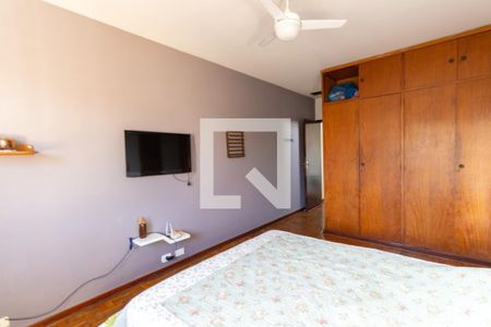 Suíte de casa à venda com 4 quartos, 216m² em Jardim Umuarama, São Paulo