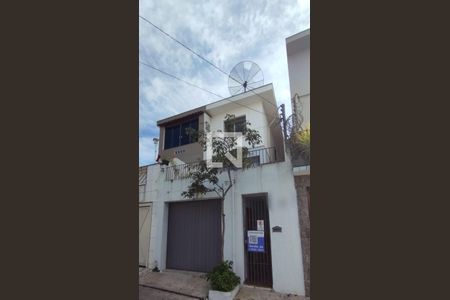 Casa à venda com 240m², 3 quartos e 2 vagasFachada