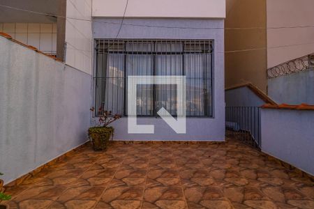 Casa à venda com 240m², 3 quartos e 2 vagasVaranda