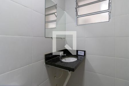 Banheiro da suíte de kitnet/studio para alugar com 1 quarto, 25m² em Parque São Quirino, Campinas