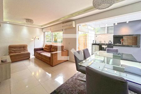 Sala Três Ambientes de casa de condomínio à venda com 4 quartos, 215m² em Teresópolis, Porto Alegre