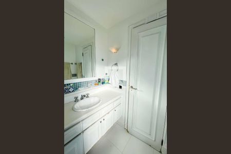 Apartamento à venda com 274m², 3 quartos e 3 vagasBanheiro da Suíte