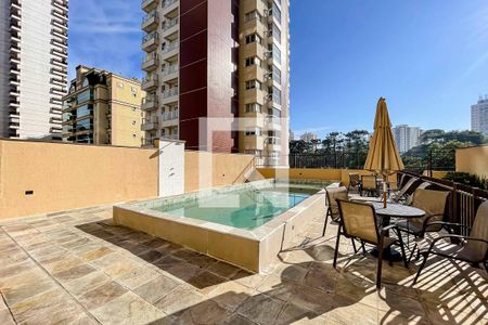 Apartamento à venda com 274m², 3 quartos e 3 vagasÁrea comum - Piscina