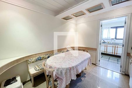 Apartamento à venda com 274m², 3 quartos e 3 vagasCopa