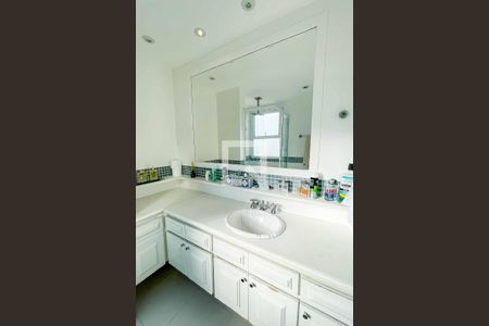 Apartamento à venda com 274m², 3 quartos e 3 vagasBanheiro da Suíte