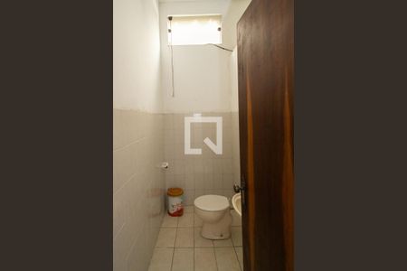 Casa à venda com 250m², 3 quartos e 2 vagas Casa à venda com 250m², 3 quartos e 2 vagasBanheiro - Salão de festas