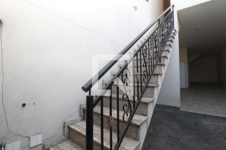 Casa à venda com 150m², 3 quartos e 4 vagasEscada