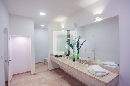 Casa à venda com 755m², 6 quartos e 4 vagasSuíte Master - Banheiro