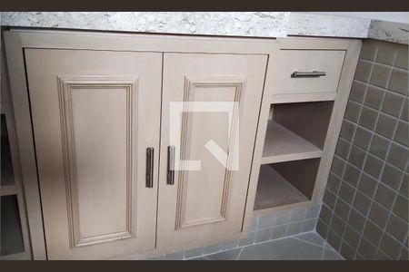 Apartamento à venda com 53m², 1 quarto e 2 vagas Apartamento à venda com 53m², 1 quarto e 2 vagasDetalhe do banheiro