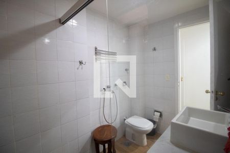 Apartamento para alugar com 140m², 4 quartos e 1 vaga Apartamento para alugar com 140m², 4 quartos e 1 vagaBanheiro social