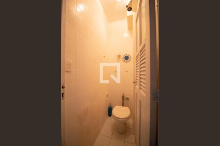 Apartamento para alugar com 140m², 4 quartos e 1 vaga Apartamento para alugar com 140m², 4 quartos e 1 vagaBanheiro da Área de serviço