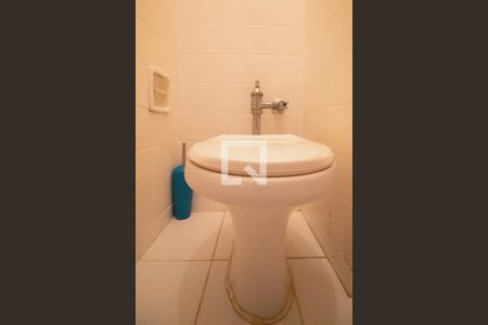 Apartamento para alugar com 140m², 4 quartos e 1 vaga Apartamento para alugar com 140m², 4 quartos e 1 vagaBanheiro da Área de serviço