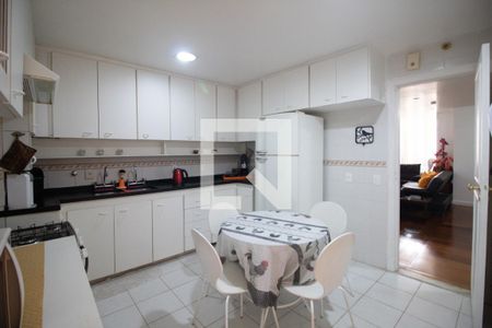 Apartamento para alugar com 140m², 4 quartos e 1 vaga Apartamento para alugar com 140m², 4 quartos e 1 vagaCozinha