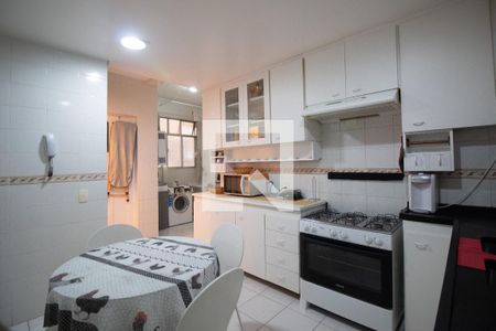 Apartamento para alugar com 140m², 4 quartos e 1 vaga Apartamento para alugar com 140m², 4 quartos e 1 vagaCozinha