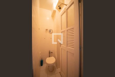 Apartamento para alugar com 140m², 4 quartos e 1 vaga Apartamento para alugar com 140m², 4 quartos e 1 vagaBanheiro da Área de serviço