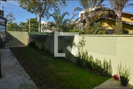 Casa de condomínio à venda com 170m², 4 quartos e 2 vagas Casa de condomínio à venda com 170m², 4 quartos e 2 vagasQuintal
