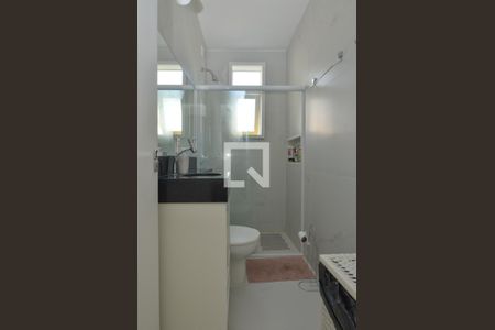 Casa de condomínio à venda com 170m², 4 quartos e 2 vagas Casa de condomínio à venda com 170m², 4 quartos e 2 vagasBanheiro social