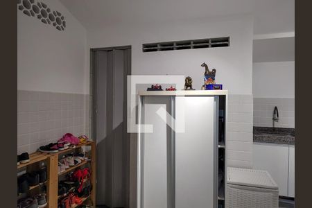 Casa de condomínio à venda com 170m², 4 quartos e 2 vagas Casa de condomínio à venda com 170m², 4 quartos e 2 vagasÁrea de serviço