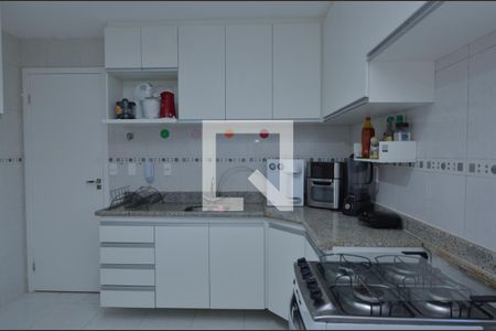 Casa de condomínio à venda com 170m², 4 quartos e 2 vagas Casa de condomínio à venda com 170m², 4 quartos e 2 vagasCozinha