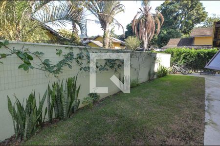 Casa de condomínio à venda com 170m², 4 quartos e 2 vagas Casa de condomínio à venda com 170m², 4 quartos e 2 vagasQuintal