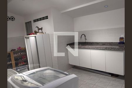 Casa de condomínio à venda com 170m², 4 quartos e 2 vagas Casa de condomínio à venda com 170m², 4 quartos e 2 vagasÁrea de serviço