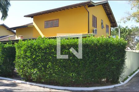 Casa de condomínio à venda com 170m², 4 quartos e 2 vagas Casa de condomínio à venda com 170m², 4 quartos e 2 vagasFachada