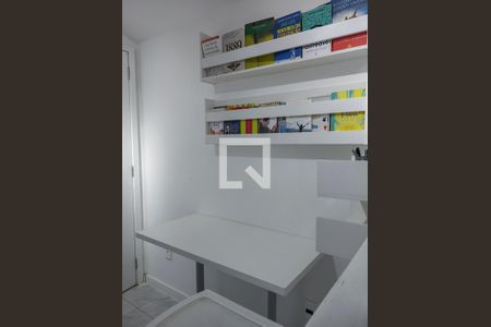 Casa de condomínio à venda com 170m², 4 quartos e 2 vagas Casa de condomínio à venda com 170m², 4 quartos e 2 vagasQuarto de serviço