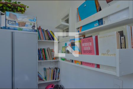 Casa de condomínio à venda com 170m², 4 quartos e 2 vagas Casa de condomínio à venda com 170m², 4 quartos e 2 vagasQuarto de serviço