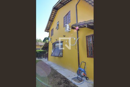 Casa de condomínio à venda com 170m², 4 quartos e 2 vagas Casa de condomínio à venda com 170m², 4 quartos e 2 vagasQuintal