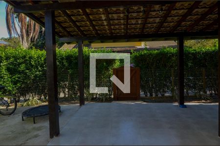 Casa de condomínio à venda com 170m², 4 quartos e 2 vagas Casa de condomínio à venda com 170m², 4 quartos e 2 vagasVaranda gourmet