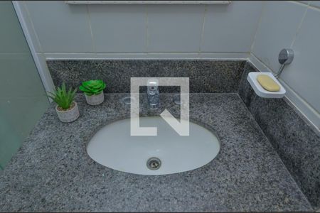 Casa de condomínio à venda com 170m², 4 quartos e 2 vagas Casa de condomínio à venda com 170m², 4 quartos e 2 vagasBanheiro da Suíte 2