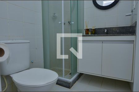 Casa de condomínio à venda com 170m², 4 quartos e 2 vagas Casa de condomínio à venda com 170m², 4 quartos e 2 vagasBanheiro 2