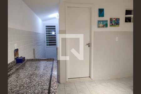Casa de condomínio à venda com 170m², 4 quartos e 2 vagas Casa de condomínio à venda com 170m², 4 quartos e 2 vagasÁrea de serviço