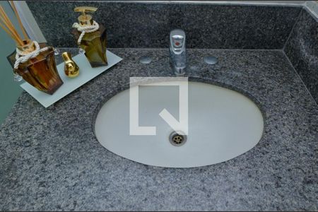 Casa de condomínio à venda com 170m², 4 quartos e 2 vagas Casa de condomínio à venda com 170m², 4 quartos e 2 vagasBanheiro 2