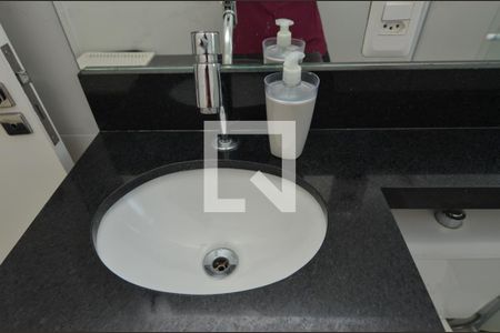 Casa de condomínio à venda com 170m², 4 quartos e 2 vagas Casa de condomínio à venda com 170m², 4 quartos e 2 vagasBanheiro social