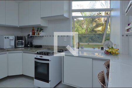 Casa de condomínio à venda com 170m², 4 quartos e 2 vagas Casa de condomínio à venda com 170m², 4 quartos e 2 vagasCozinha