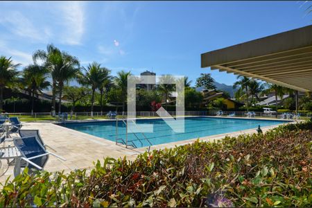 Casa de condomínio à venda com 170m², 4 quartos e 2 vagas Casa de condomínio à venda com 170m², 4 quartos e 2 vagasÁrea comum - Piscina