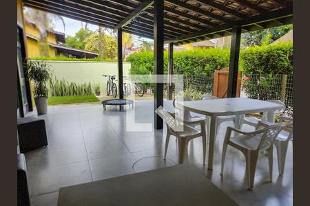Casa de condomínio à venda com 170m², 4 quartos e 2 vagas Casa de condomínio à venda com 170m², 4 quartos e 2 vagasVaranda gourmet