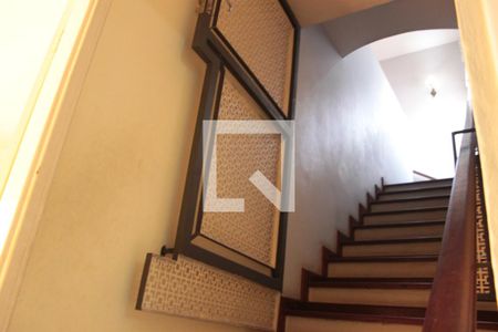 Escada de casa para alugar com 4 quartos, 255m² em Jardim Chapadão, Campinas