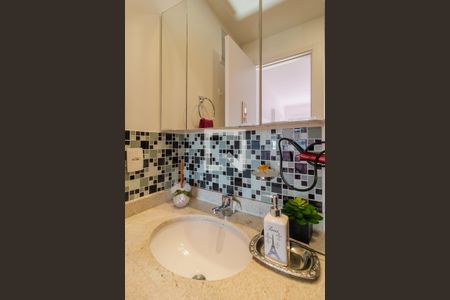 Banheiro da Suíte  de apartamento à venda com 2 quartos, 60m² em Glória, Porto Alegre