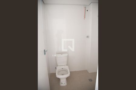 Banheiro  de apartamento à venda com 1 quarto, 43m² em Km 18, Osasco