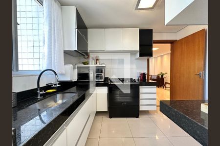 Apartamento à venda com 130m², 3 quartos e 2 vagasCozinha