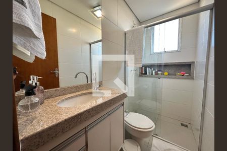 Banheiro de apartamento à venda com 3 quartos, 130m² em Palmares, Belo Horizonte