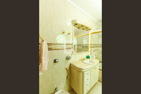 Casa à venda com 250m², 6 quartos e 4 vagasBanheiro da Suíte 2